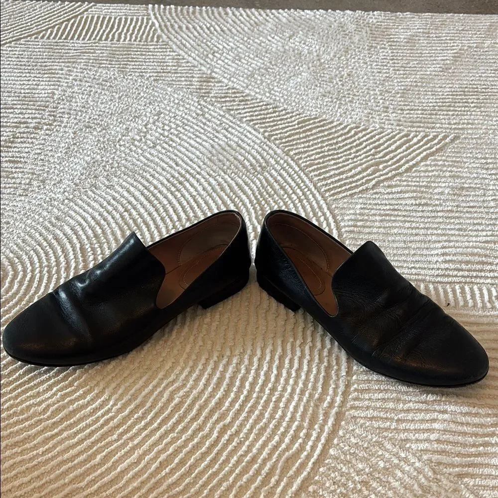 Lewit Black Loafers Classic Slip-On Design